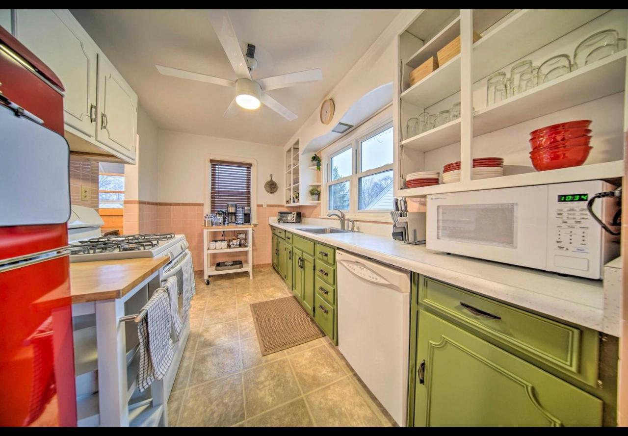 Modern Home • Family Friendly • Grill • Fireplace Erie Bagian luar foto